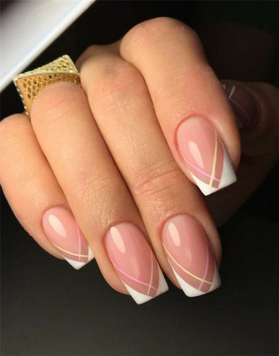 Design de Manicure Francesa Moderna